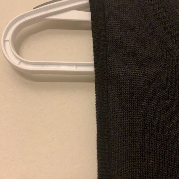 Jones New York collection black petite sleeveless sweater. Length 22” Size MP - Picture 2 of 5